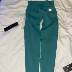 Lazuli Label v-seam leggings XS color: Tiffany